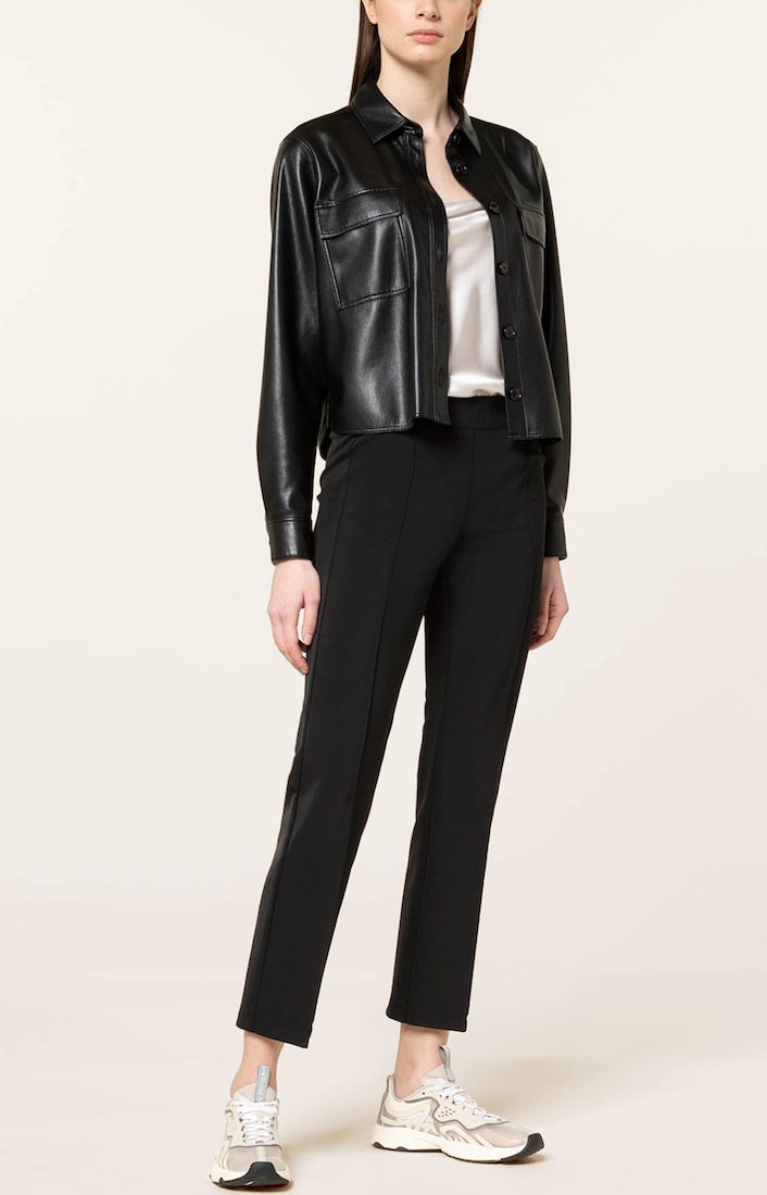 Cambio ranee easy kick pant on brown hair model