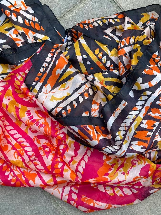 MADAGASCAR Scarf Pareo close up