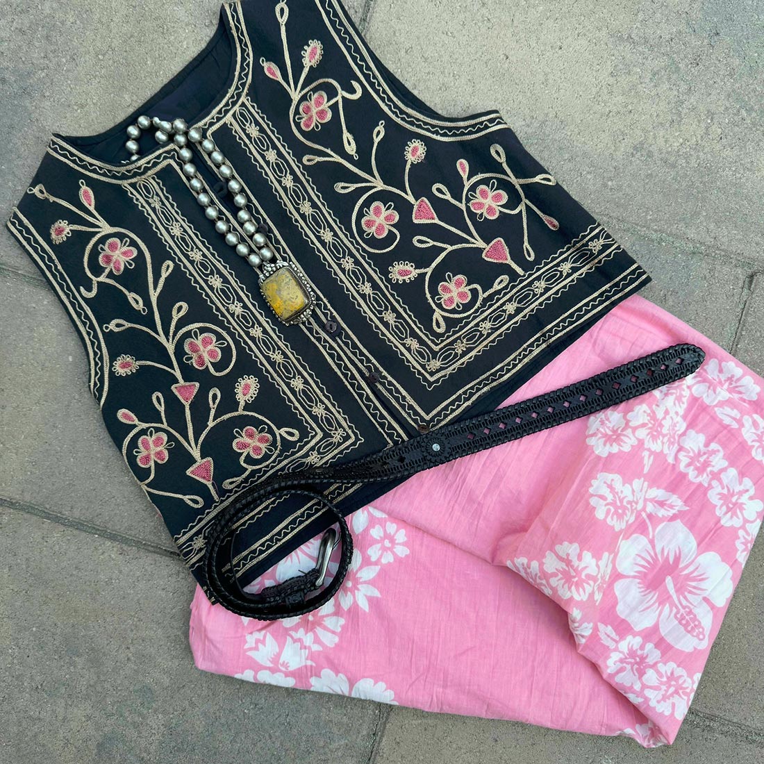 Maison Hotel DEVENDRA Flower Power Belt