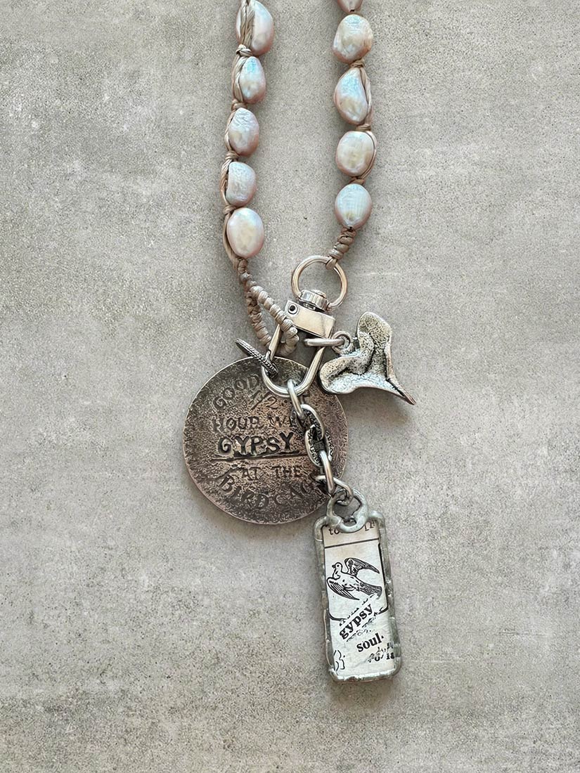 WANDERING HEART Pearl Pendant Necklace