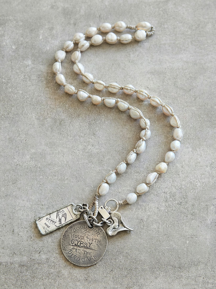 wandering heart pearl pendant necklace