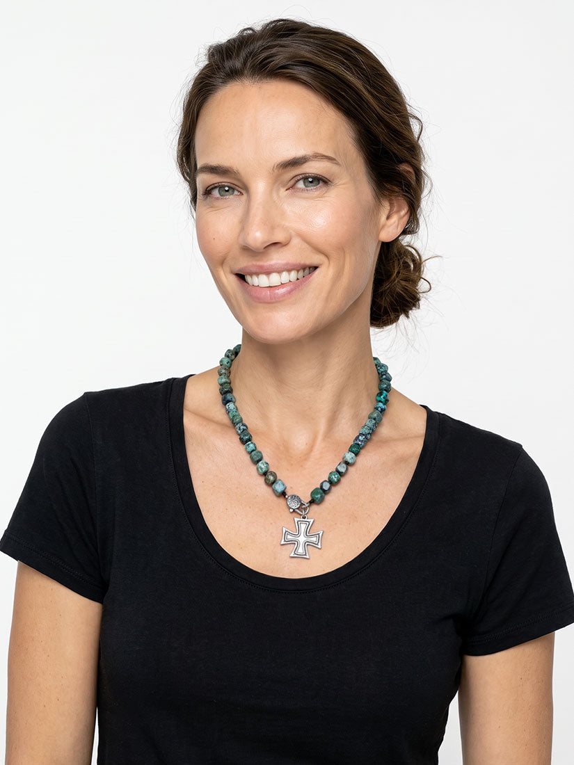 CROSS COUNTRY Chunky Turquoise Pendant Necklace