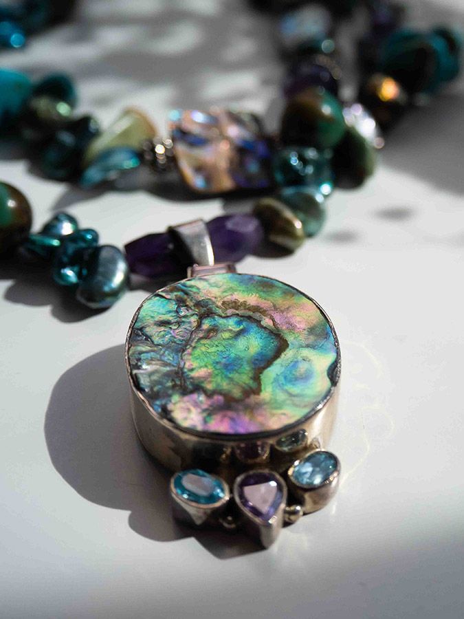 cusco amethyst gemstone necklace close up