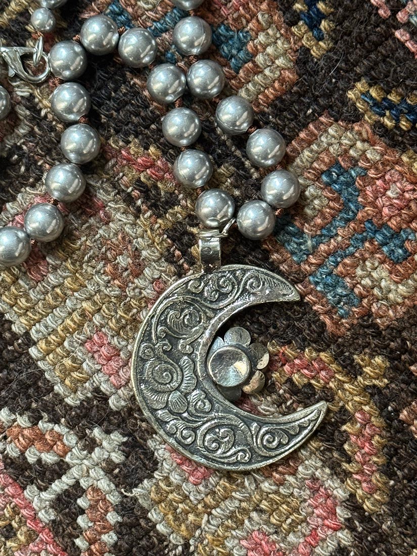NIGHT GARDEN Silver Pendant Necklace
