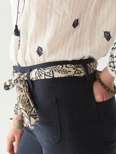 Maison Hotel GOA Scarf White Lies Print